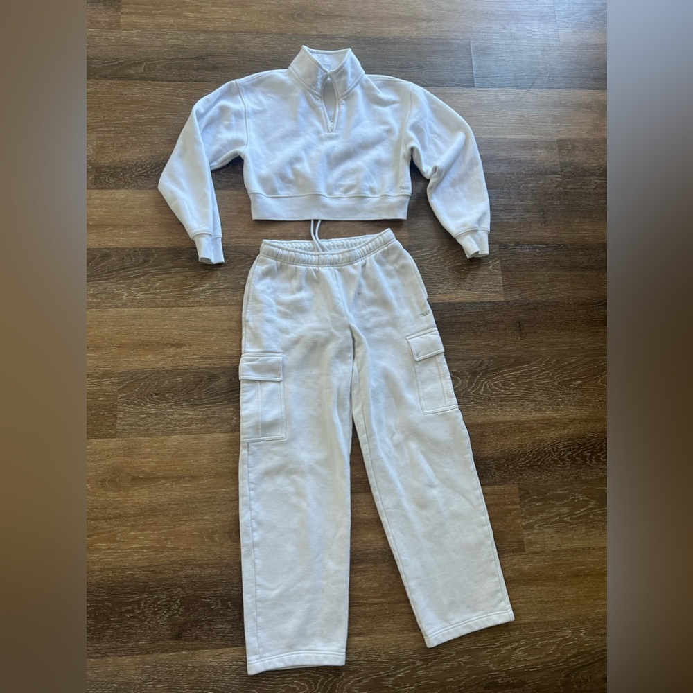 Aritzia cargo sweatpant and cropped sweatshirt